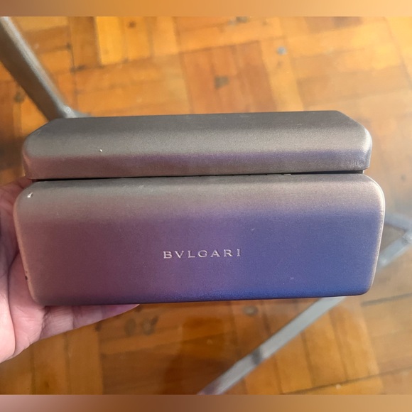 Bulgari Gold Sunglass Case with Orange Suede Inside Lining - Picture 4 of 5